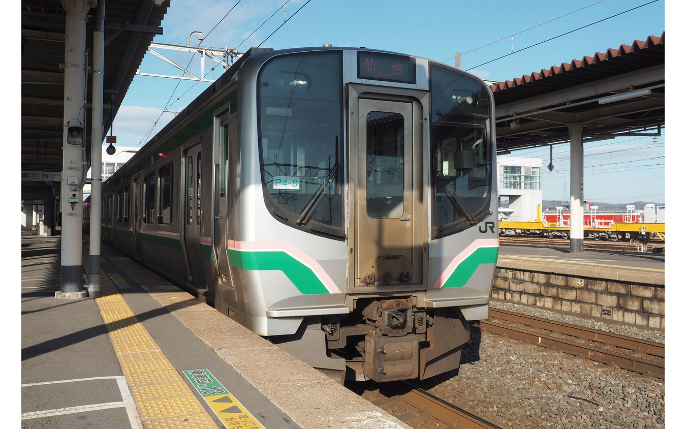 麻痺状態となっている宮城県内のJR線。写真は東北本線の仙台圏で運用されているE721系。東北本線一ノ関。2019年12月29日。