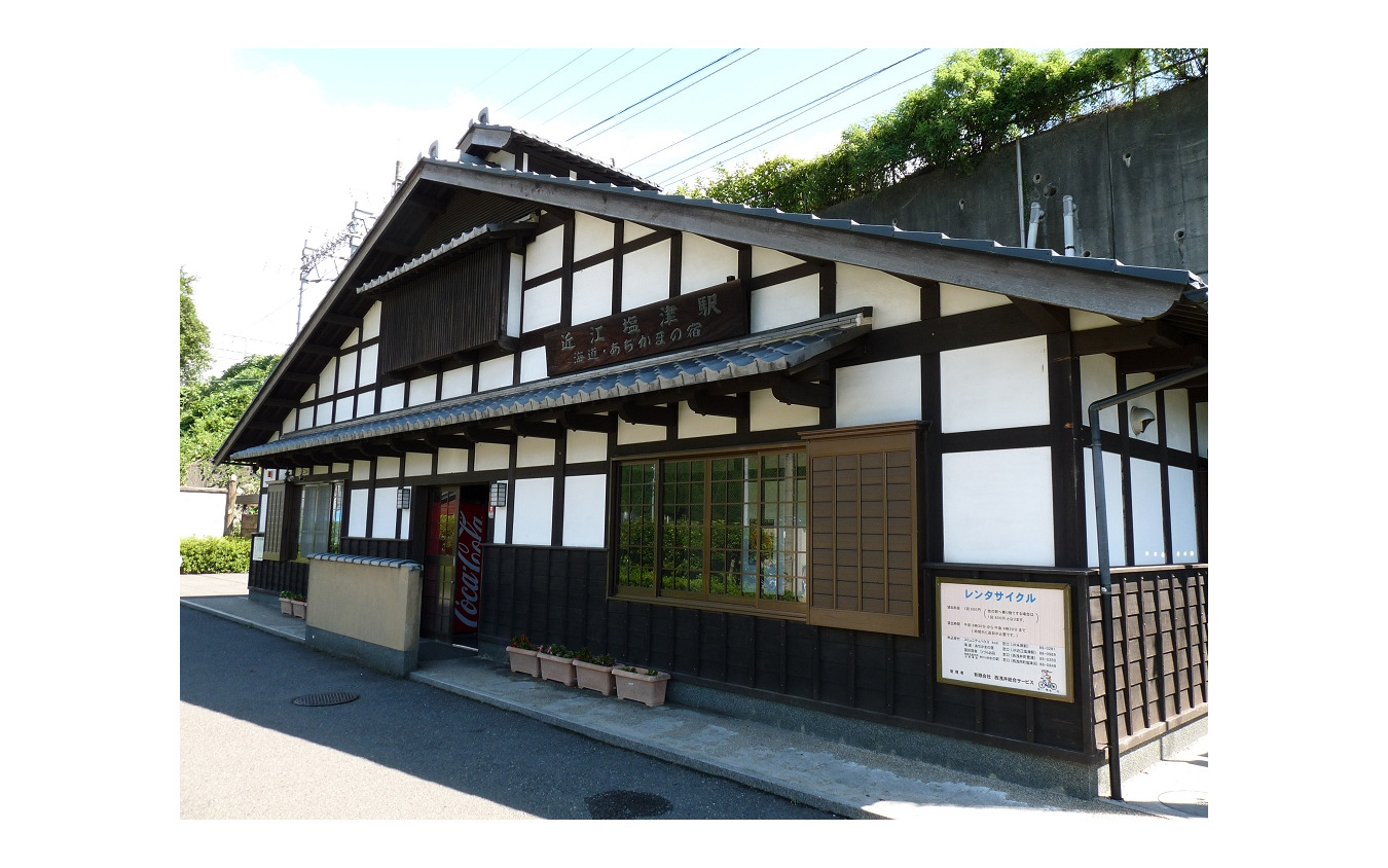 湖西線近江塩津駅。3月26日は強風が見込まれるため、始発から昼頃まで湖西線上りが運休となる。