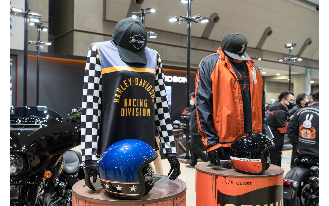 ファッションアイテムを展示するなどアパレルにも力を入れている