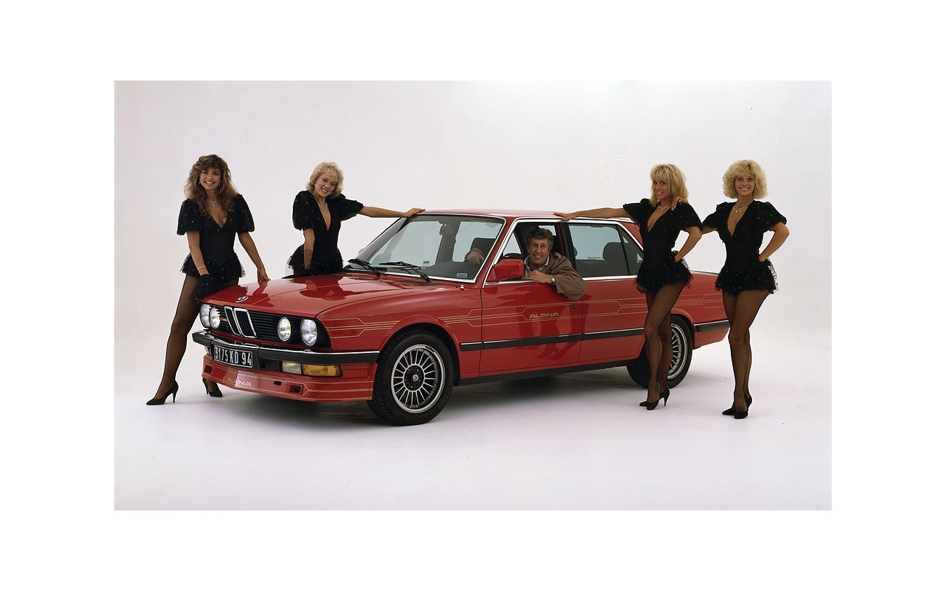 BMWアルピナB7ターボ。パリモーターショーにあたってのプロモーションと思われる（1986年）。