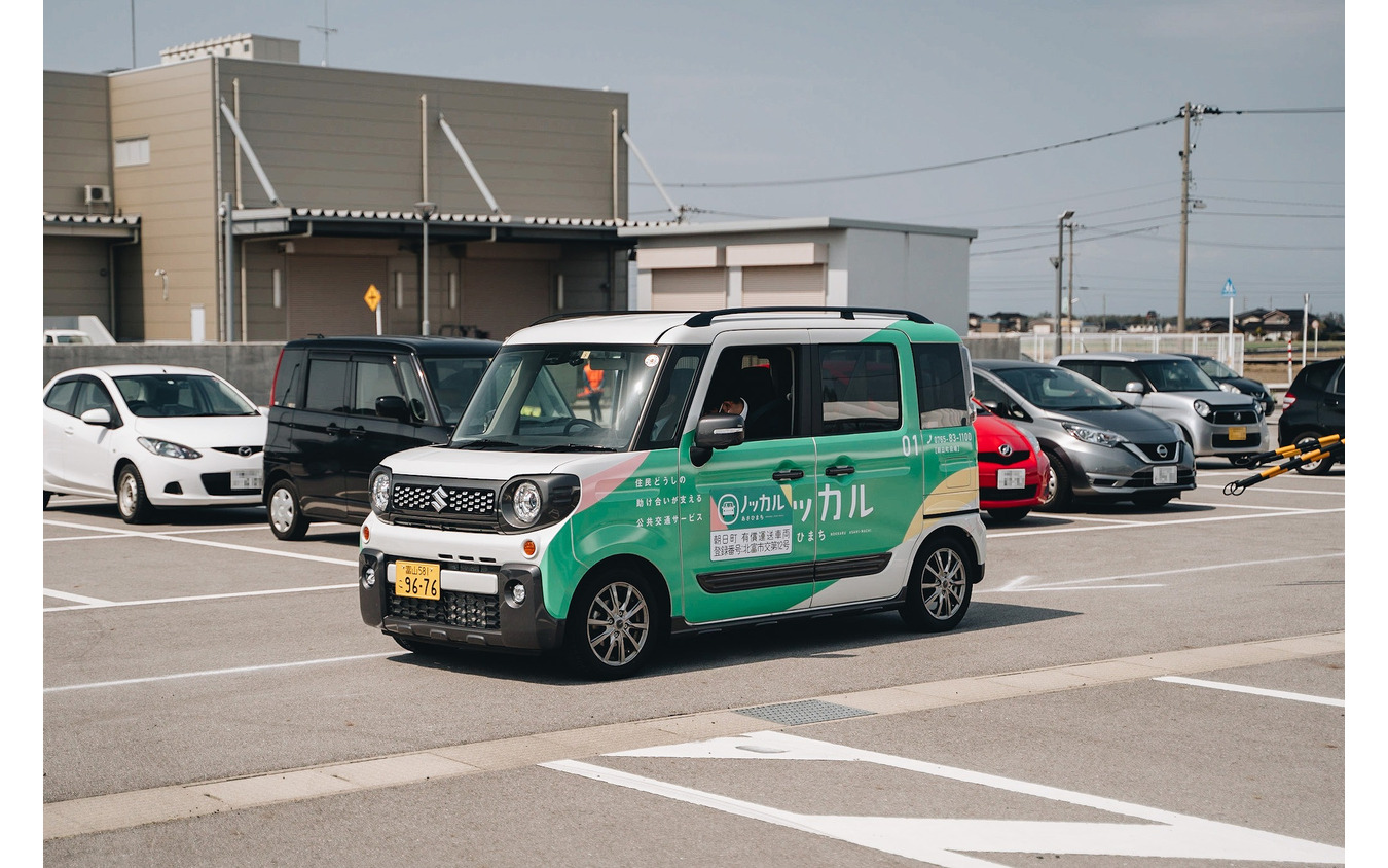 発足式会場の「ノッカルあさひまち」車両