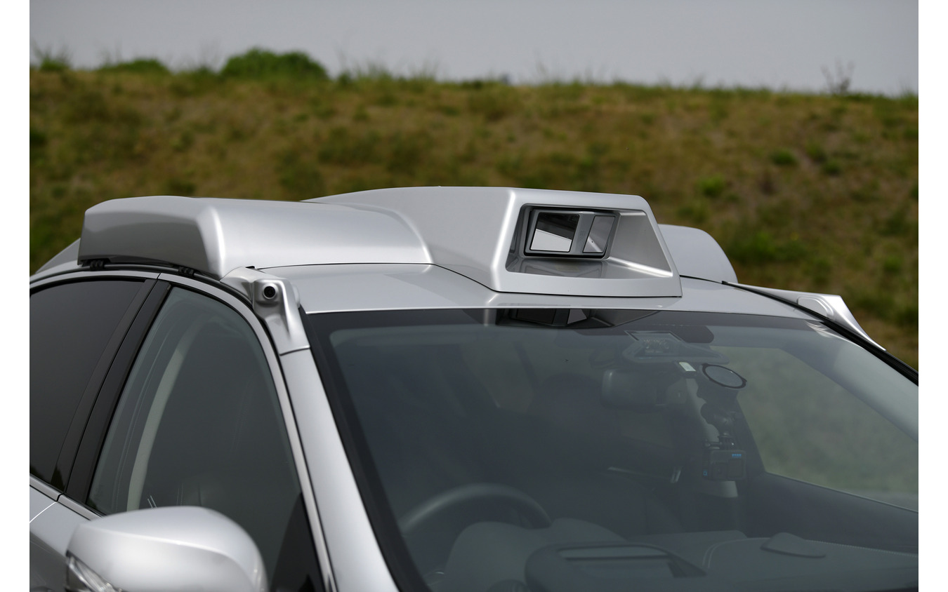 ProPILOT-コンセプトゼロ 試作車のルーフに取り付けられた次世代LiDER
