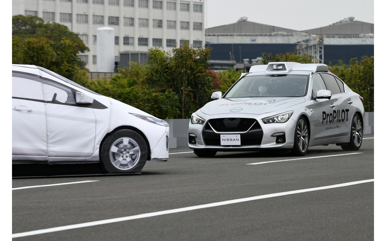 日産自動車が開発した緊急回避性能を飛躍的に向上させる運転支援技術「グラウンド・トゥルース・パーセプション」のデモ