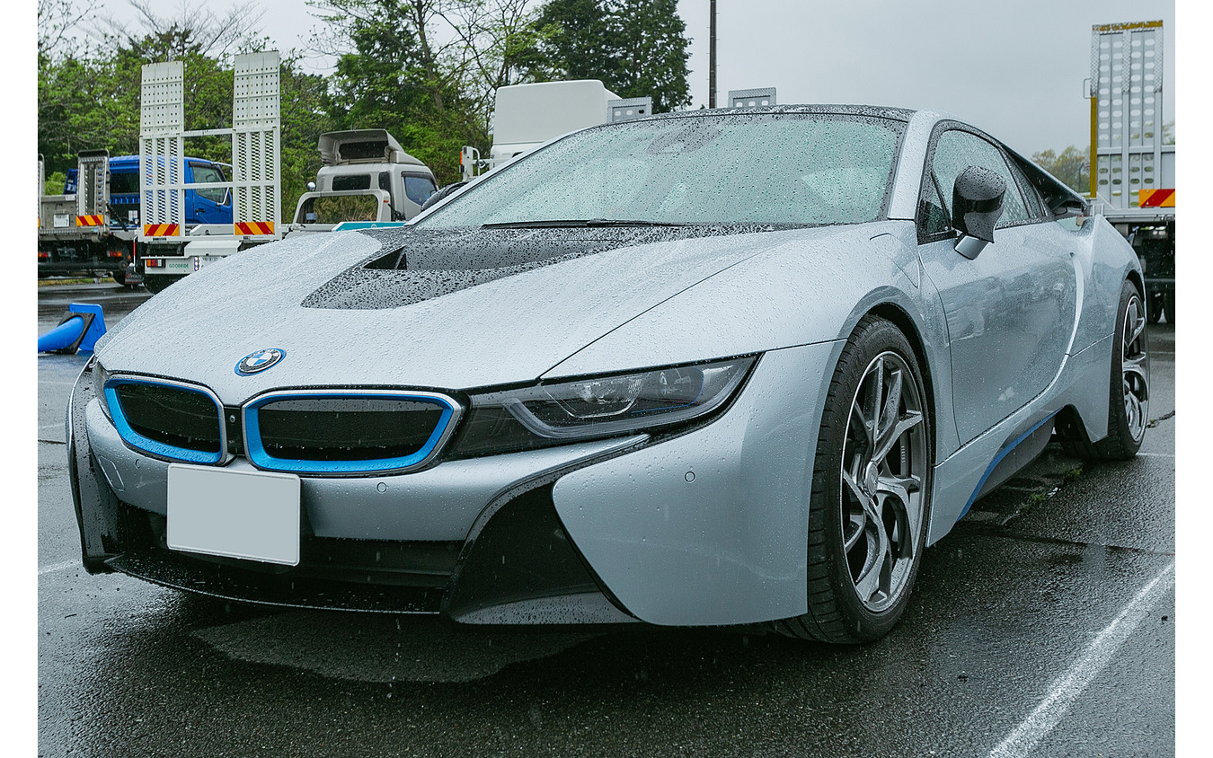 BMW i8 × ヴェルサスVMF C-01