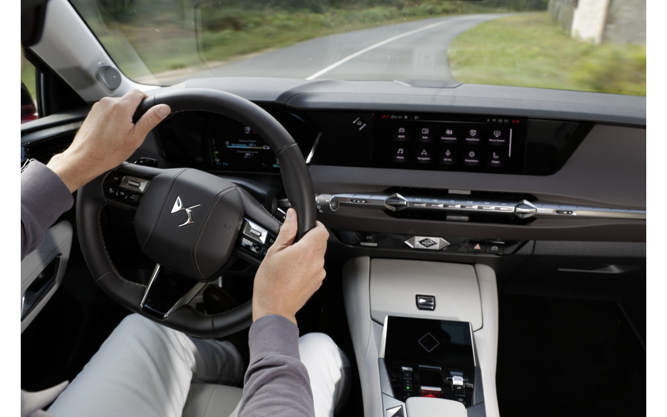 DS 4 PHEV(プルミエール・エディション)