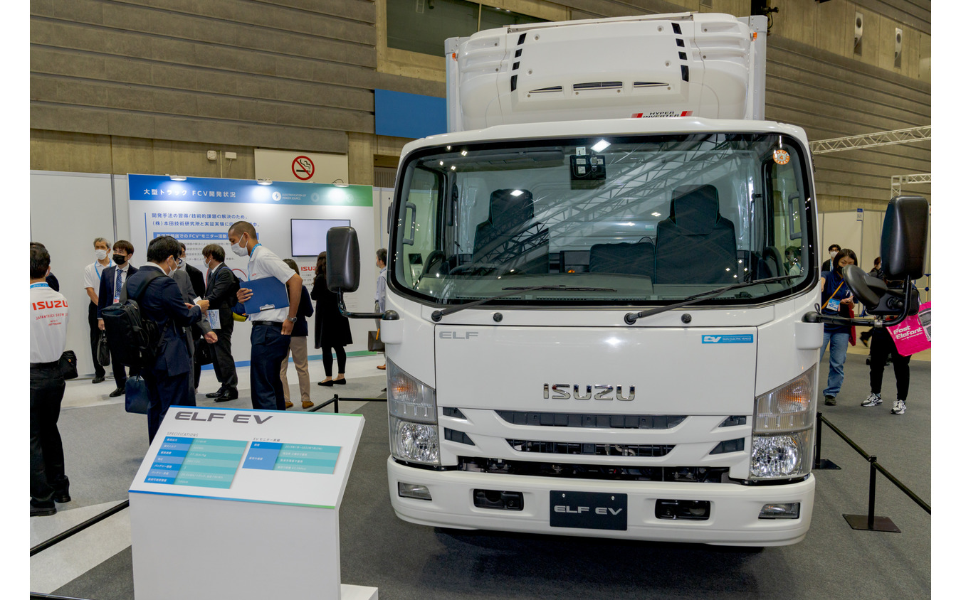 実際にモニター車として使われた『ELF EV』を展示。