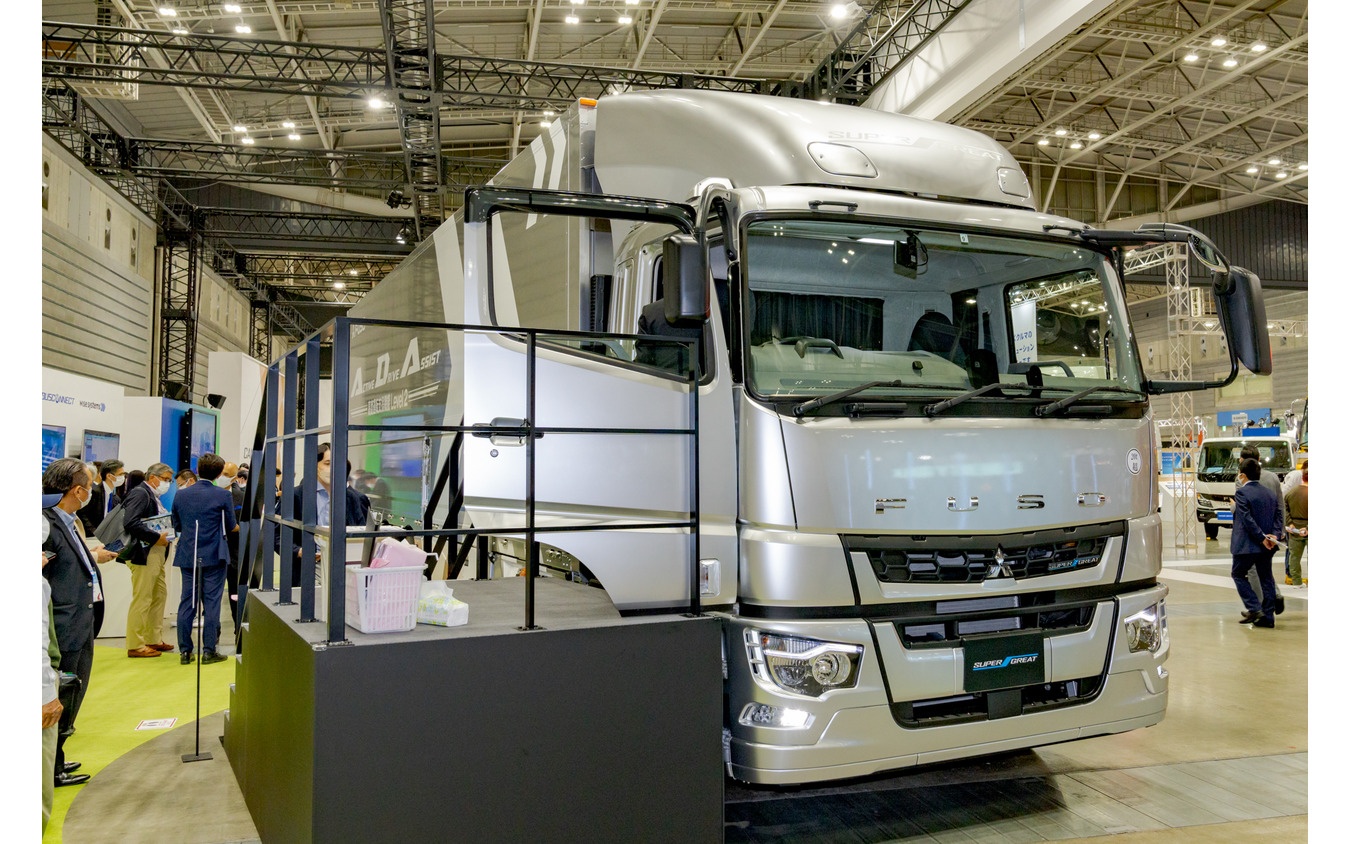 大型トラックでは初となる追従走行とレーンキープ:三菱ふそう…ジャパントラックショー2022