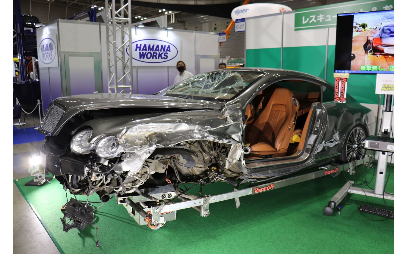 大破したベントレー:本物の事故車らしい