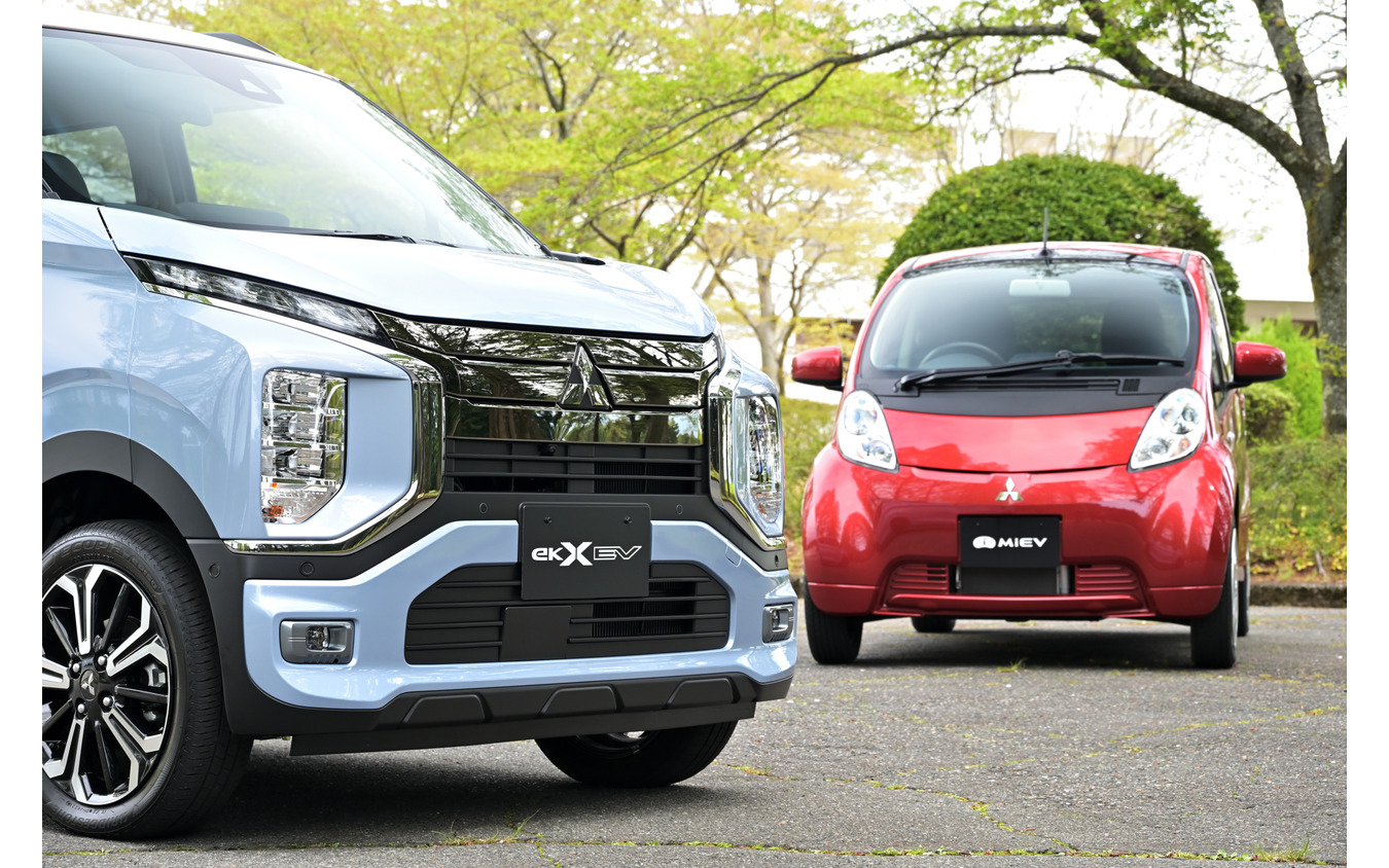 三菱 eKクロスEV(左)とi-MiEV(右)