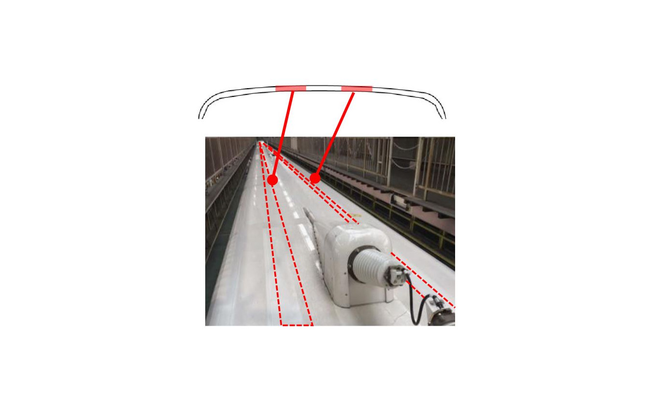 これまで車内の荷物棚に使われていたアルミスクラップは、増備車から屋根の一部（赤枠部分）にも使用されることに。