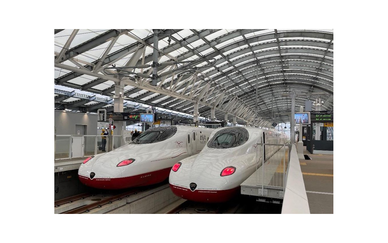 鉄道・運輸機構が実施した6月13日の走行試験では、終点の長崎駅でN700S『かもめ』の複数編成が並んだ。