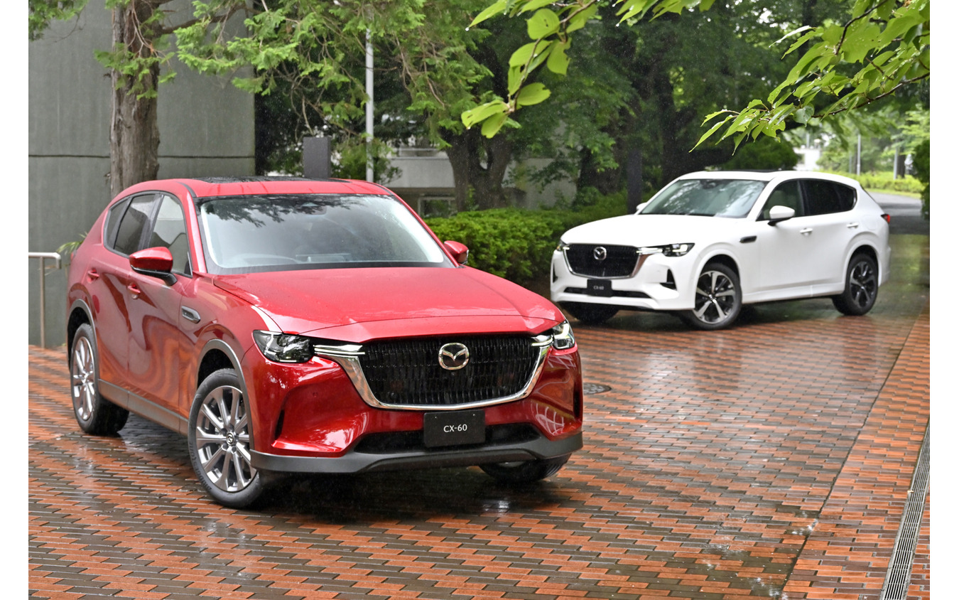 マツダ CX-60 XD Lパッケージ（左）とXD ハイブリッド プレミアムモダン（右）