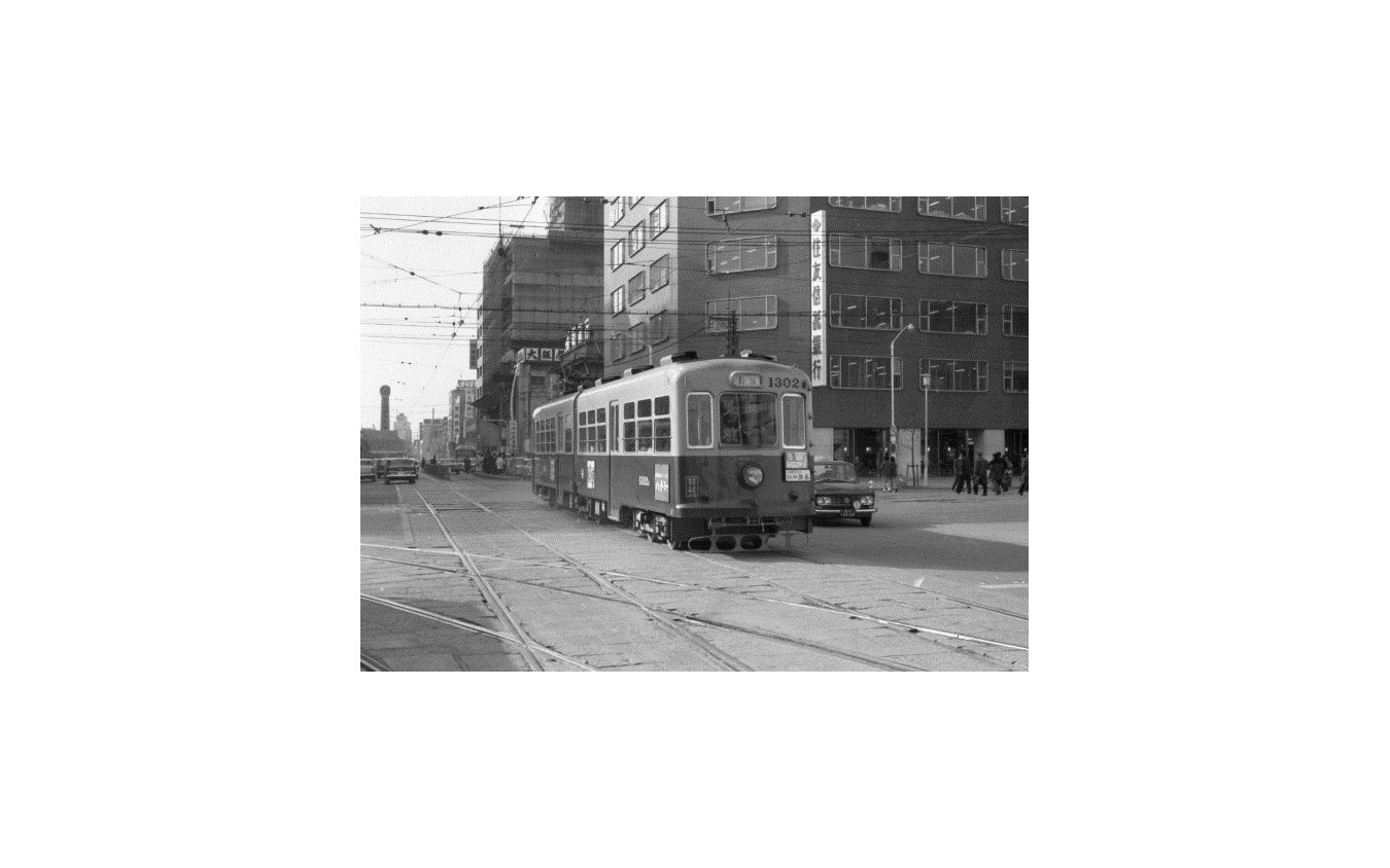 西鉄福岡市内線時代の2000形(元1301形)。
