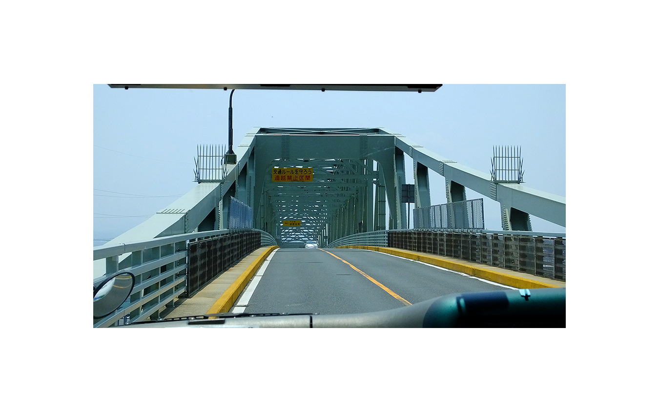 境水道大橋。標高50メートルの島根側から鳥取へ駆け下りる！