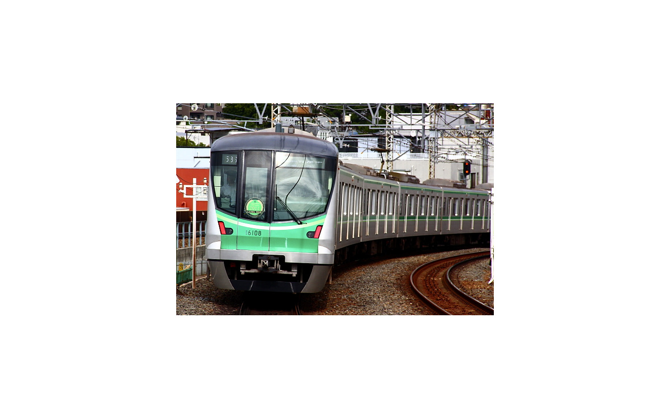 千代田線では平日7~8時台に減便されるが、東西線同様、小規模に。写真は16000系。