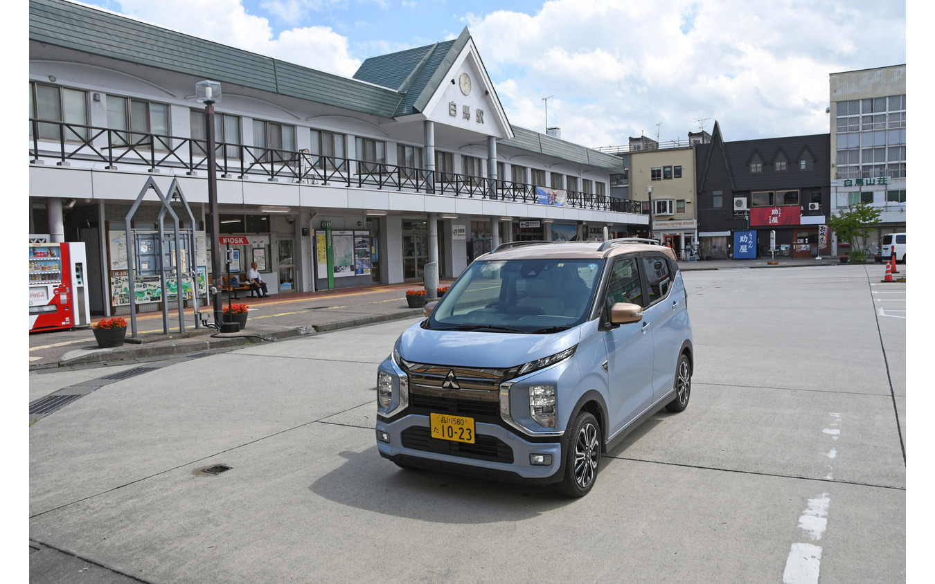 三菱 eKクロスEV。白馬駅にて