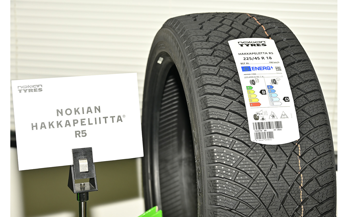 最新情報 タイヤ2本 235 45R18 98T XL NOKIAN ノキアン HAKKAPELIITTA ハッカペリッタ R5 スタッドレスタイヤ 