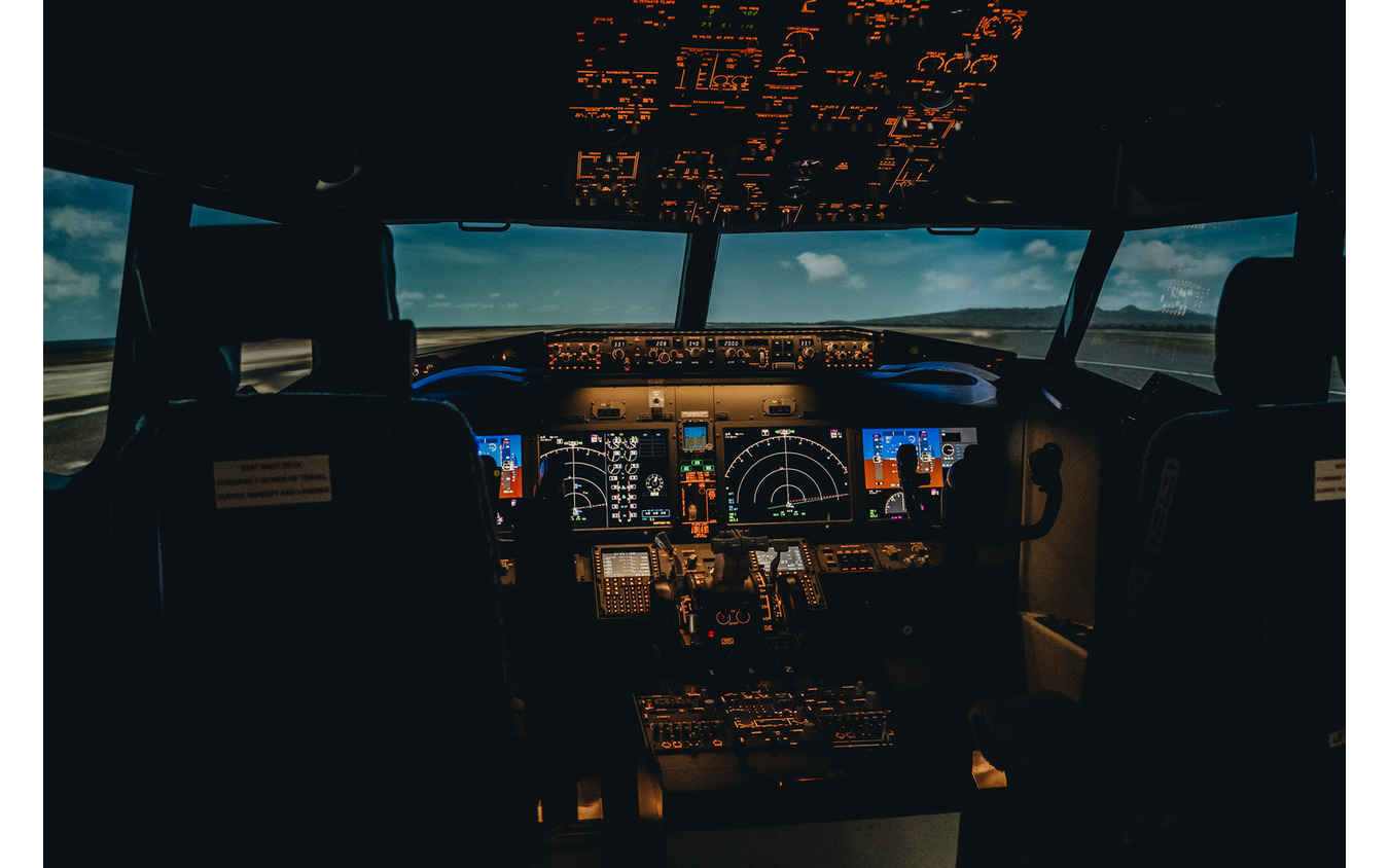 ボーイング737型機を再現したコックピット
