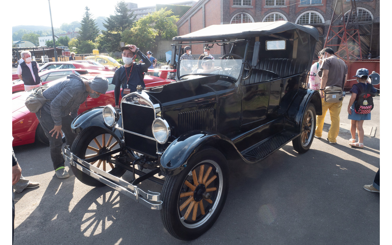 注目を集めていた「T型フォード」。プロトタイプは明治時代の1907年に完成。1911年には日本にもフォードの代理店が現れ、当時の価格で293万円で売られていたという。
