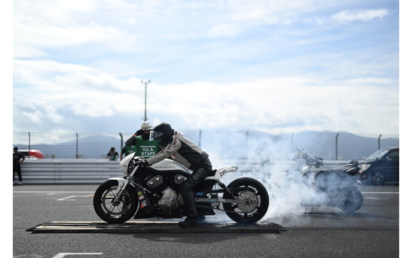 ハーレーだけで競うドラッグレース「V.D.A.」(V-Twin Drag race Association)。