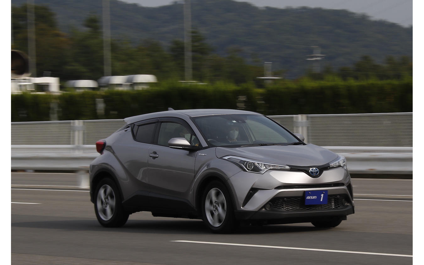 第3世代eアクスルを搭載した、トヨタ『C-HR』ベースの試作車