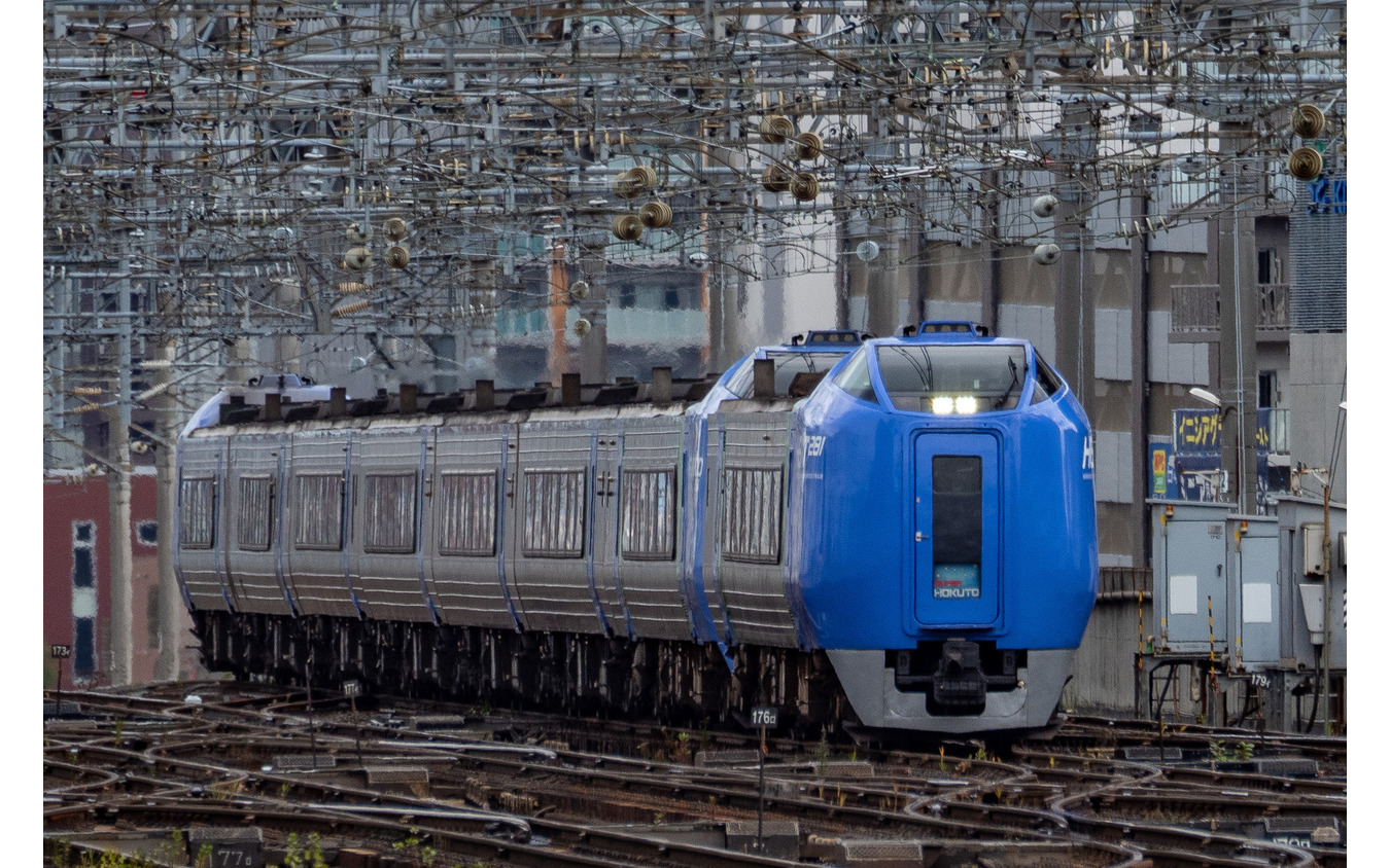 8両編成の『スーパー北斗』。札幌方に先頭車を2両連結。