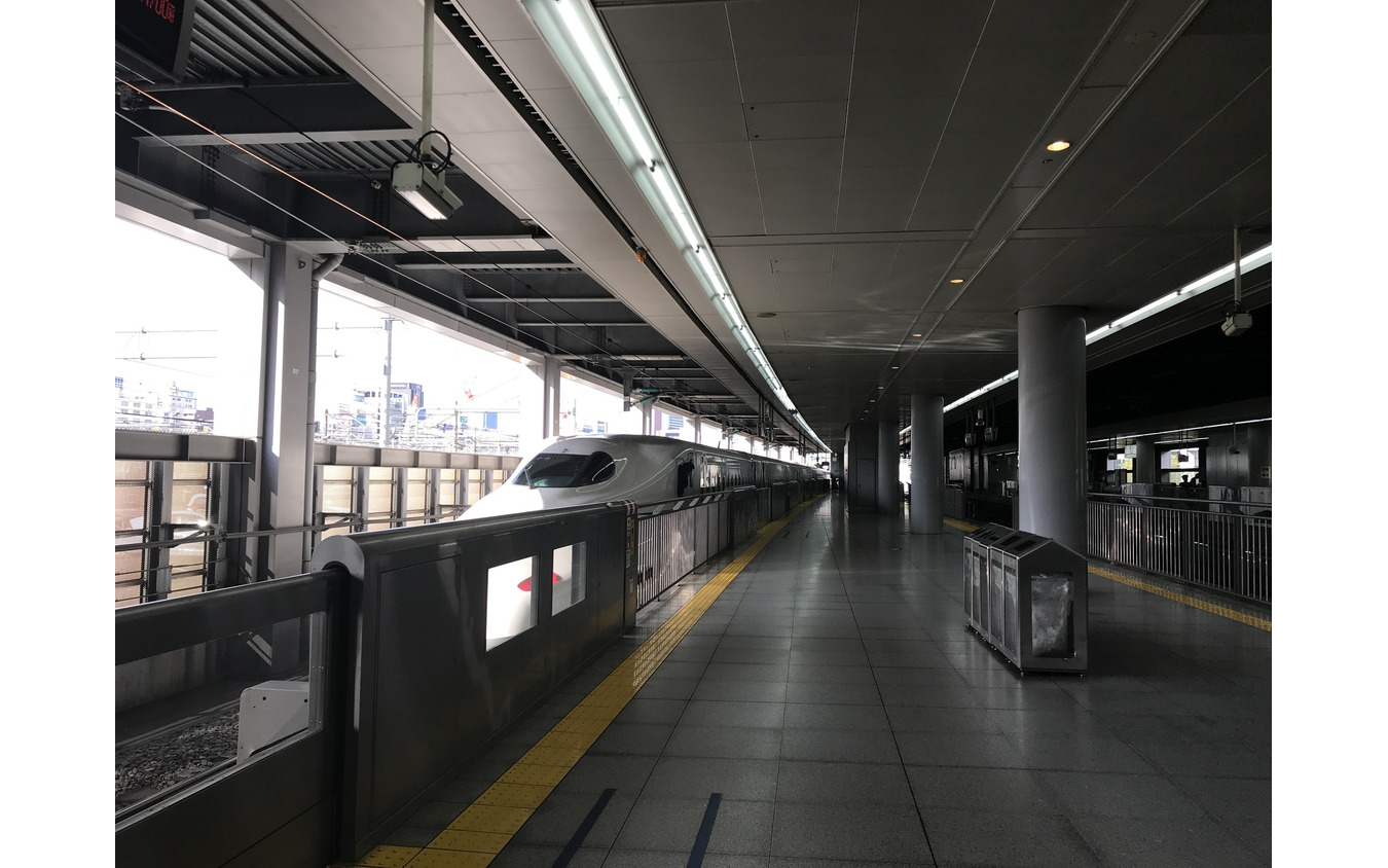 東海道新幹線全駅に整備される予定のホームドア。写真は品川駅。