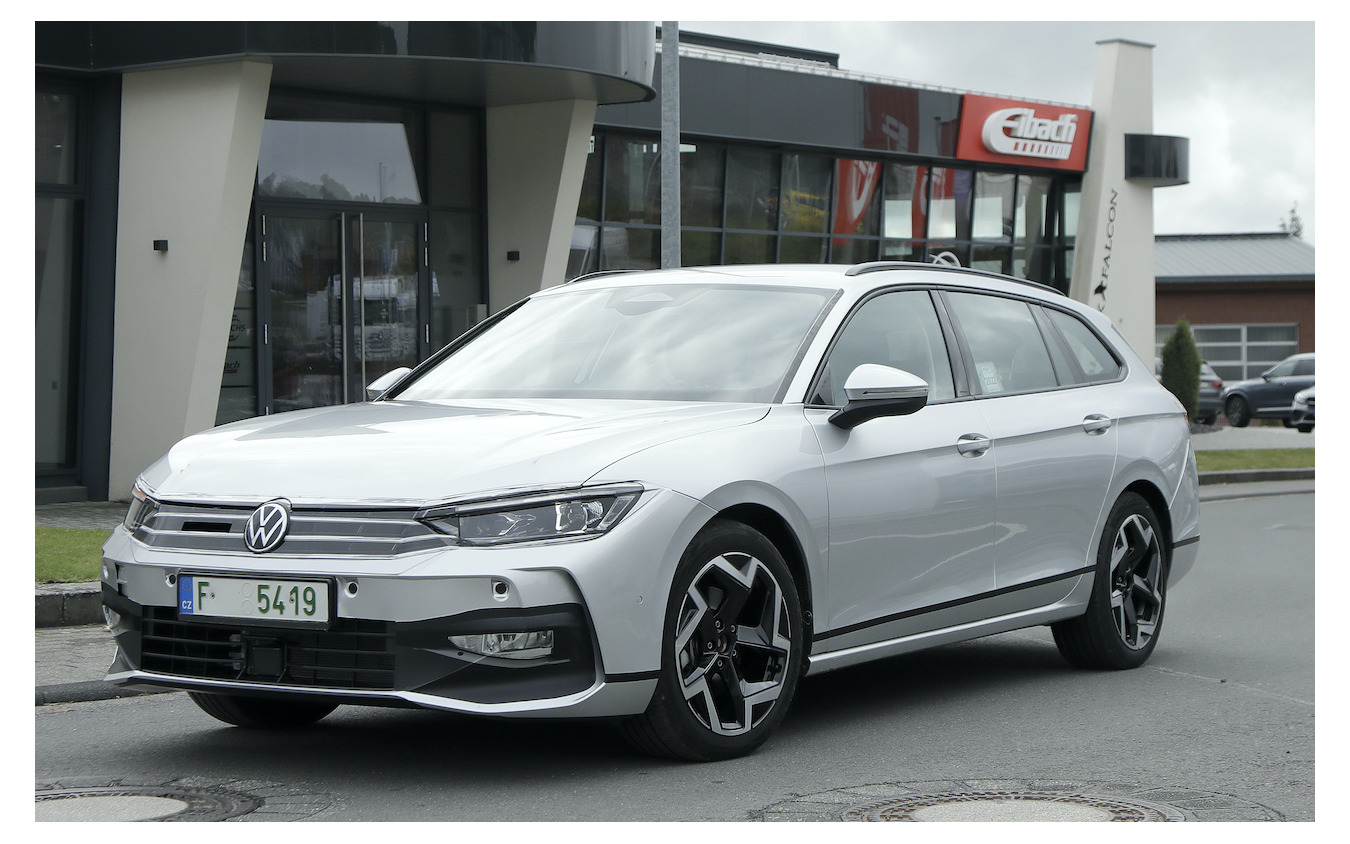 VW パサート 次期型プロトタイプ(スクープ写真)