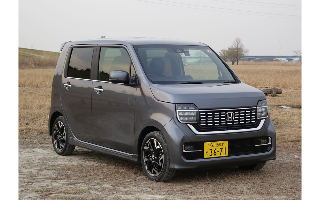 ホンダ N-WGNカスタム L・ターボのフロントビュー。