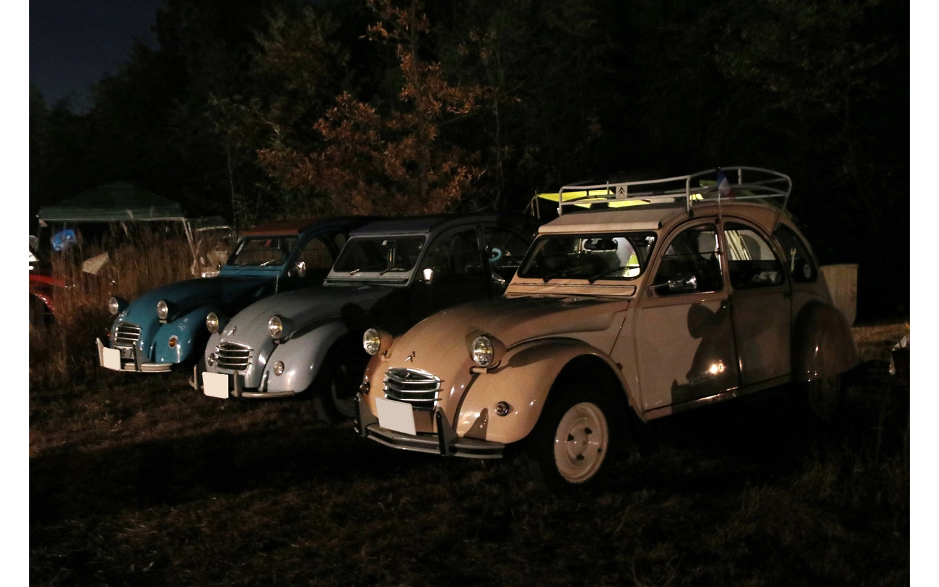 シトロエン『2CV』が集まってキャンプ、ツインエンジン4WDの シトロエン『2CV』が集まってキャンプ、ツインエンジン4WDの