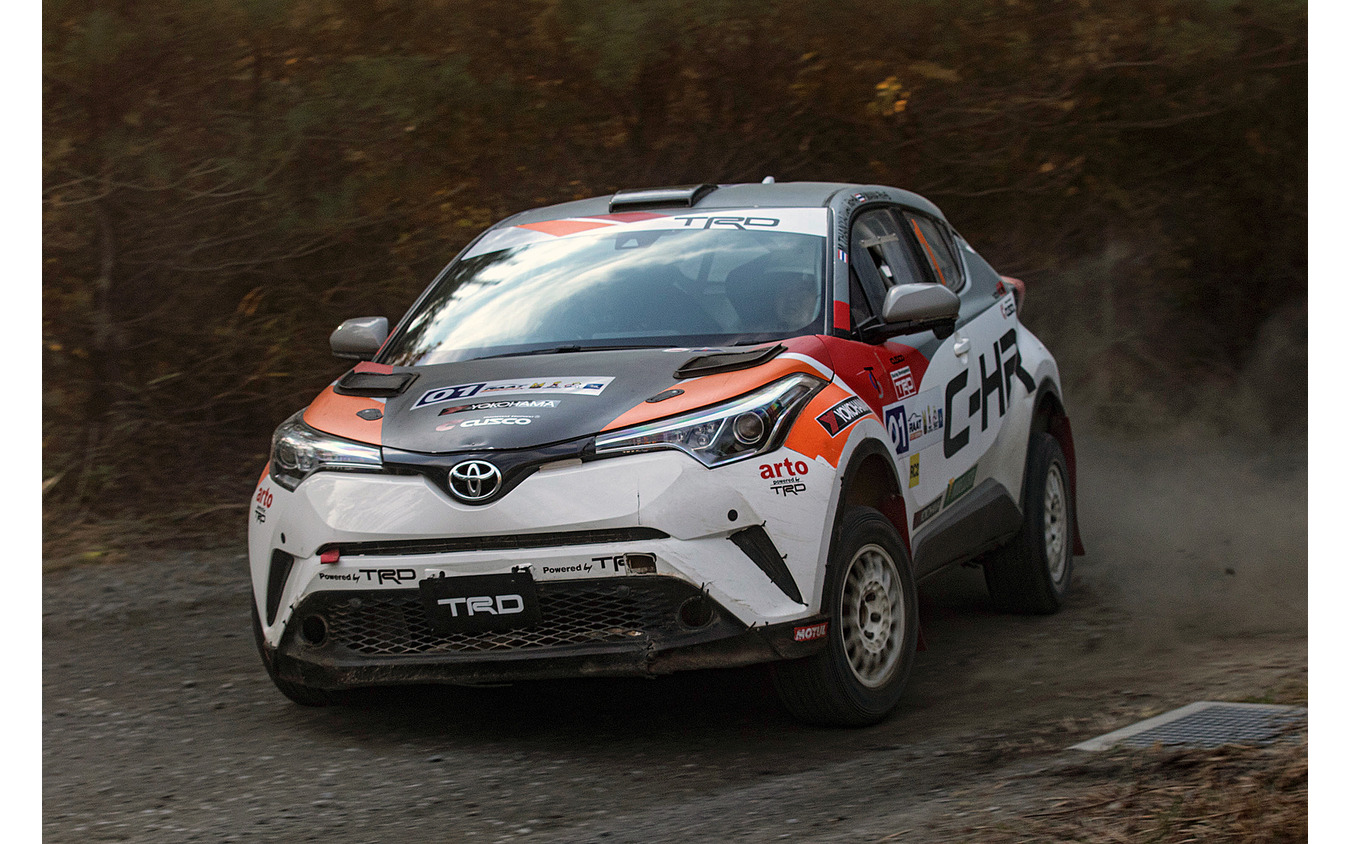 タイのラリー選手権2022でチャンピオンとなったトヨタ C-HR TRD