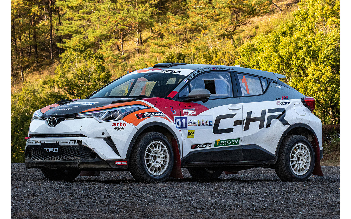 タイのラリー選手権2022でチャンピオンとなったトヨタ C-HR TRD