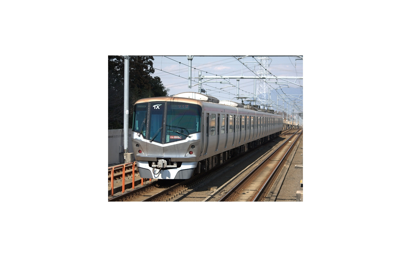 つくばエクスプレスのTX-2000系電車。「都心部・臨海地域地下鉄」との接続で、茨城県と東京臨海地域との広範囲なアクセスが期待される。