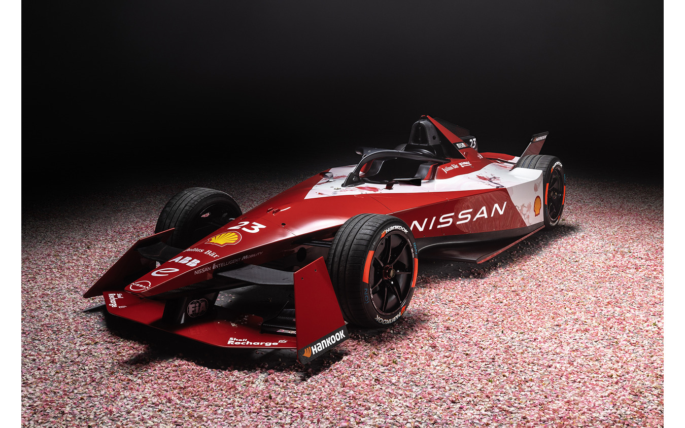 桜のデザインを取り入れた日産のフォーミュラEマシン「NISSAN e-4ORCE 04」