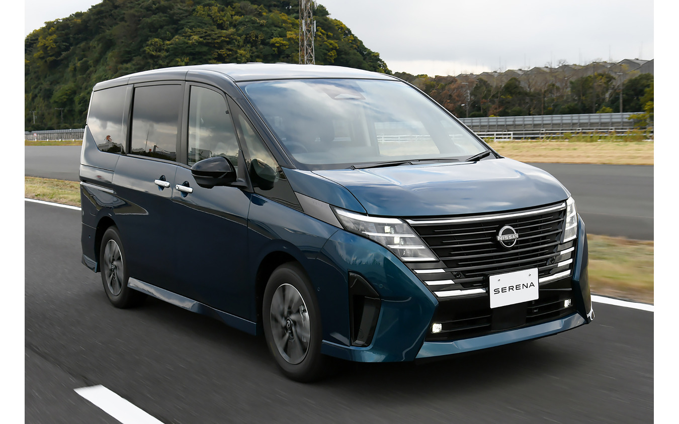 日産 セレナ 新型（e-POWER LUXION）