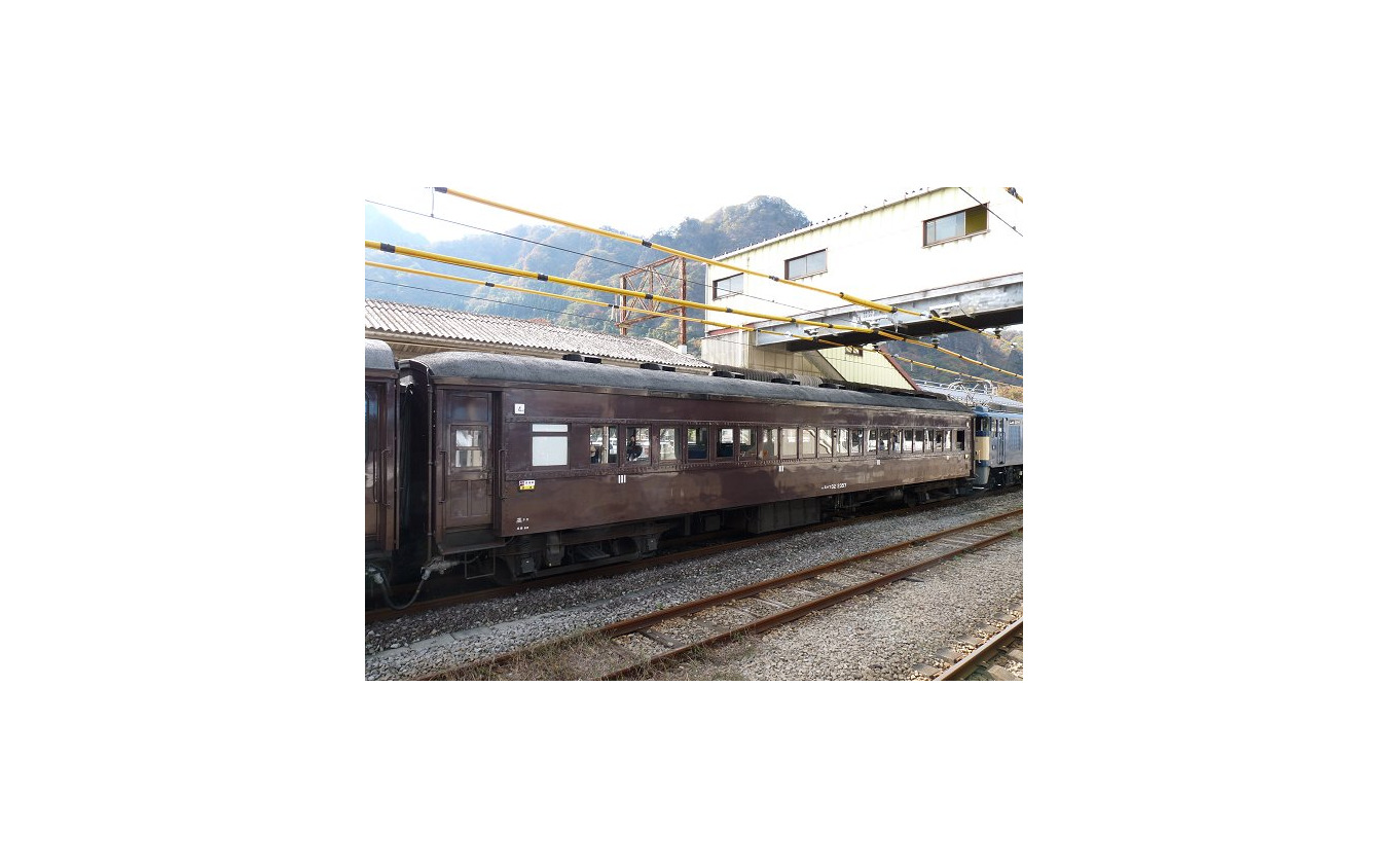 もともとはスハフ32形だったオヤ31 31。写真はJR東日本ぐんま車両センター(旧高崎車両センター高崎支所)に配置されている戦前生まれのスハフ32 2357。