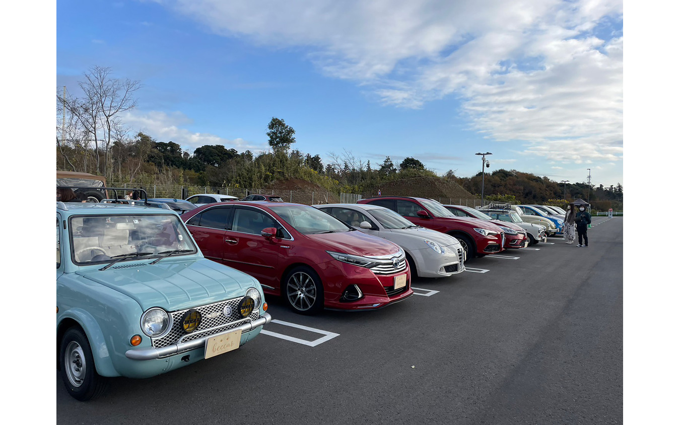 日産PAO、トヨタSAI、アルファロメオMiToなどなどバラエティ豊かな愛車が集まりました。