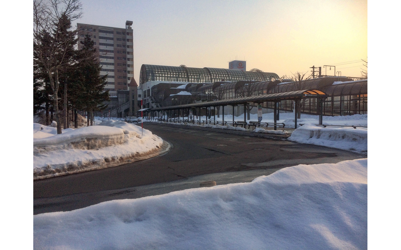 千歳線北広島駅前。Fビレッジへのシャトルバスはここから発着する模様。