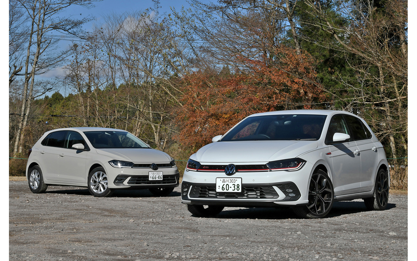 VW ポロGTI 改良新型（手前）とベースとなったポロ（奥）