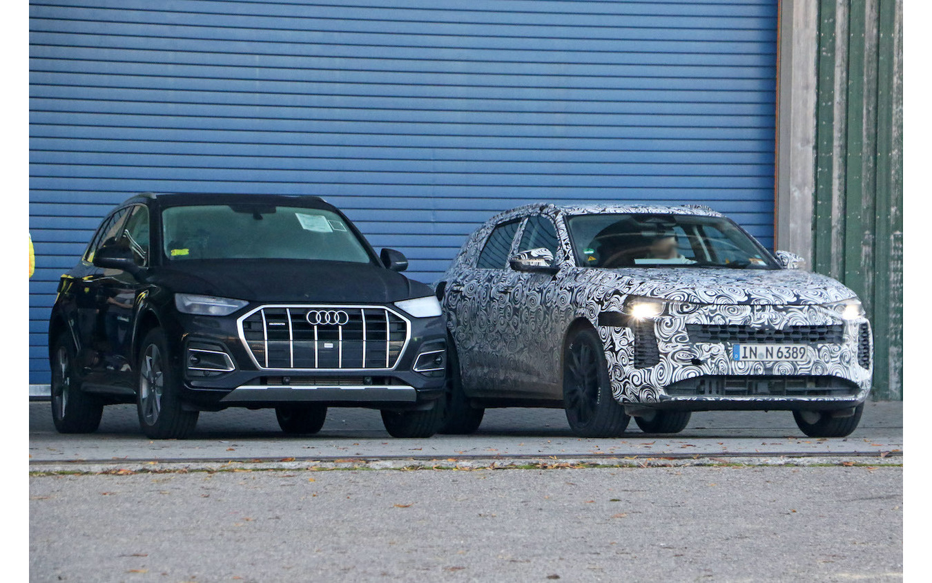 現行Q5とともに現れた次期型プロトタイプ(右)