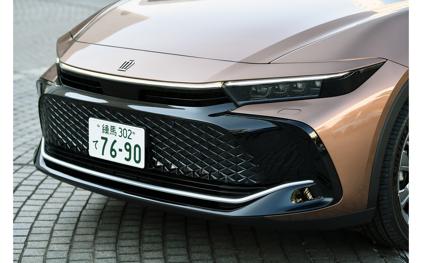 トヨタ クラウン クロスオーバーのフロントグリル