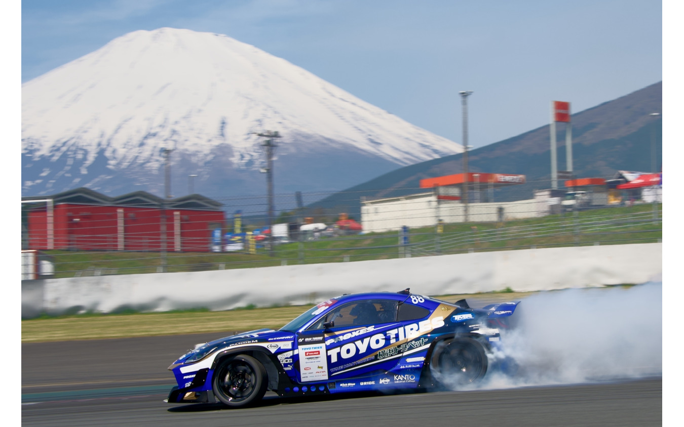 第1戦の富士で川畑選手は見事に新車投入でいきなりの優勝を果たした