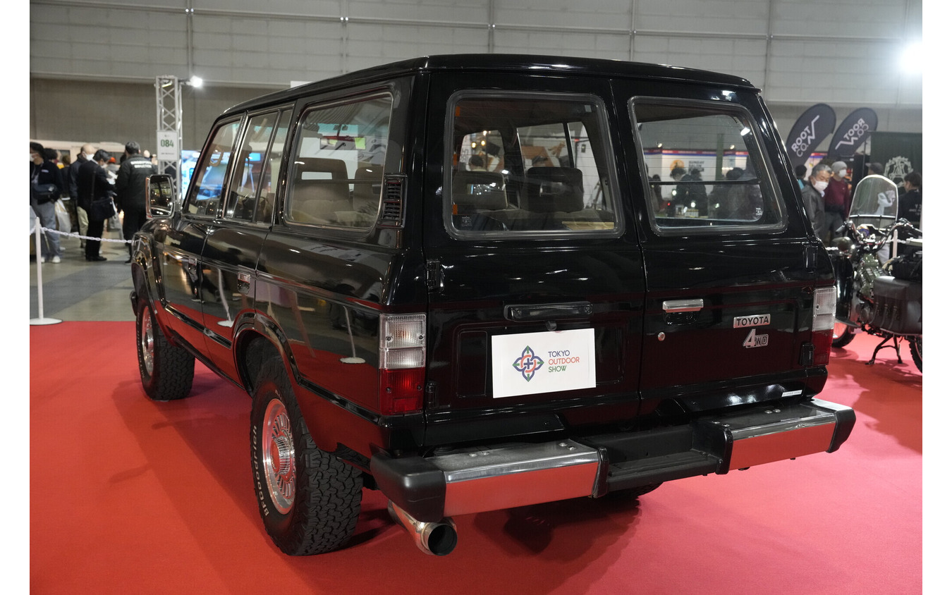お笑いコンビ「ダイアン」 ユースケさん所有車のトヨタ ランドクルーザー