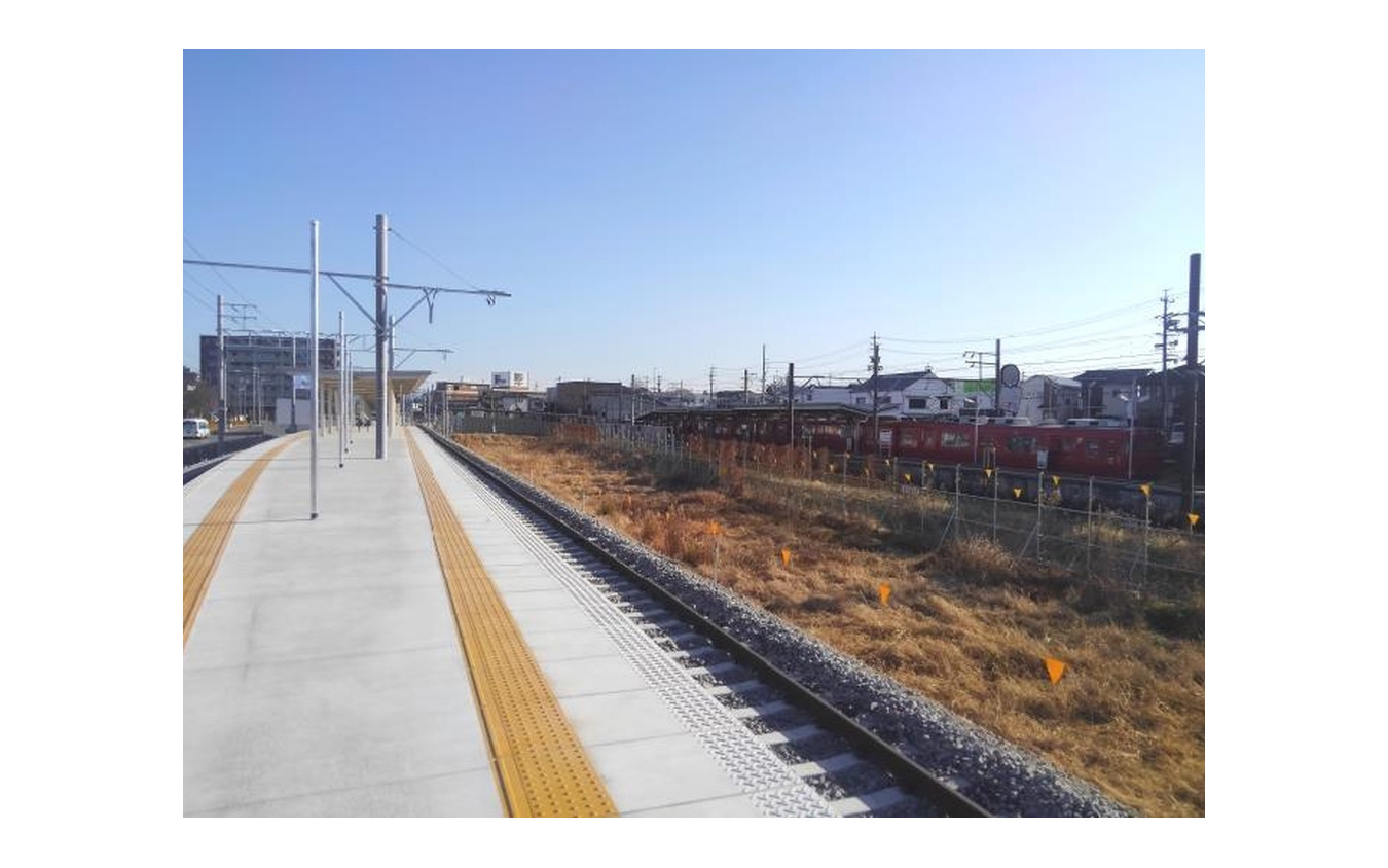 仮線に設けられる若林駅の仮ホーム。