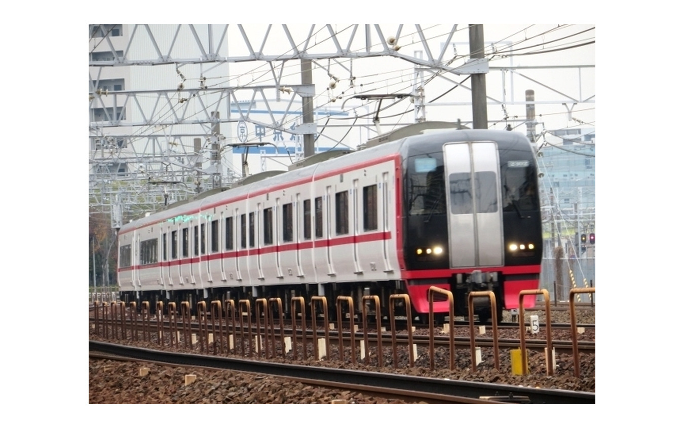 2200系による名古屋本線の一部特別車の特急。平日朝は2本を一部特別車付きの急行に変更。特急全列車が新木曽川と笠松に停車する。
