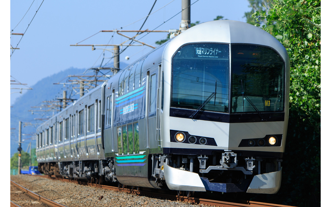 本州～四国間を結ぶ快速『マリンライナー』。瀬戸大橋が強風のため、岡山～児島間で折返し運行を行なっている。