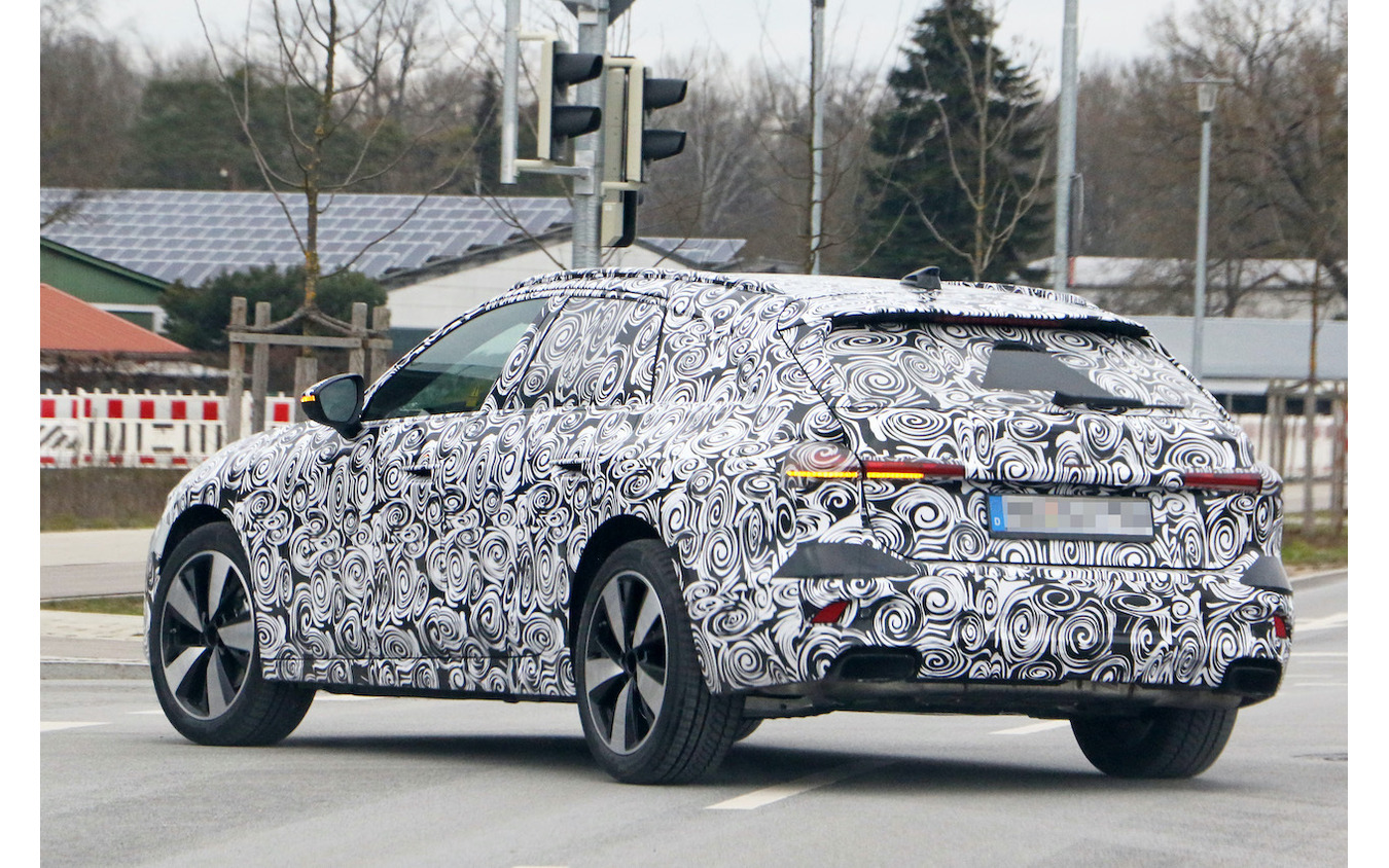 アウディ A4アバント 次期型 プロトタイプ(スクープ写真)