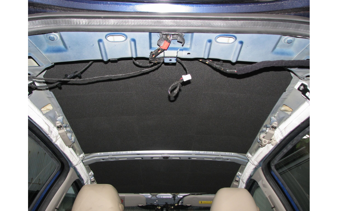 「車内静音化」作業の一例。