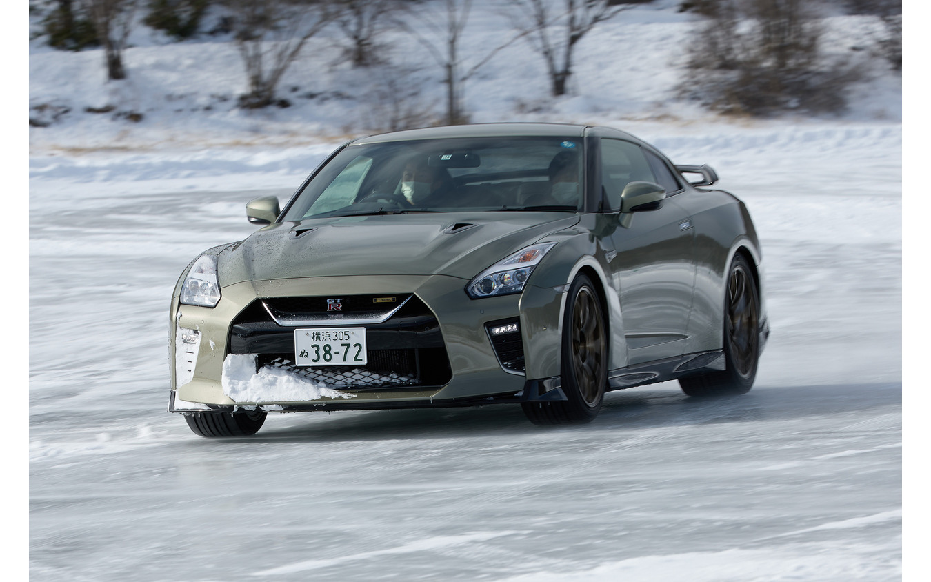 日産 GT-R（NISSAN Intelligent Winter Drive）