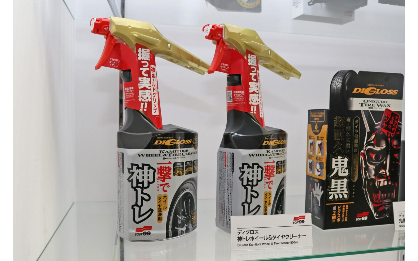 特徴的なグリップが目を惹く「ディグロス 神トレホイール&タイヤクリーナー」